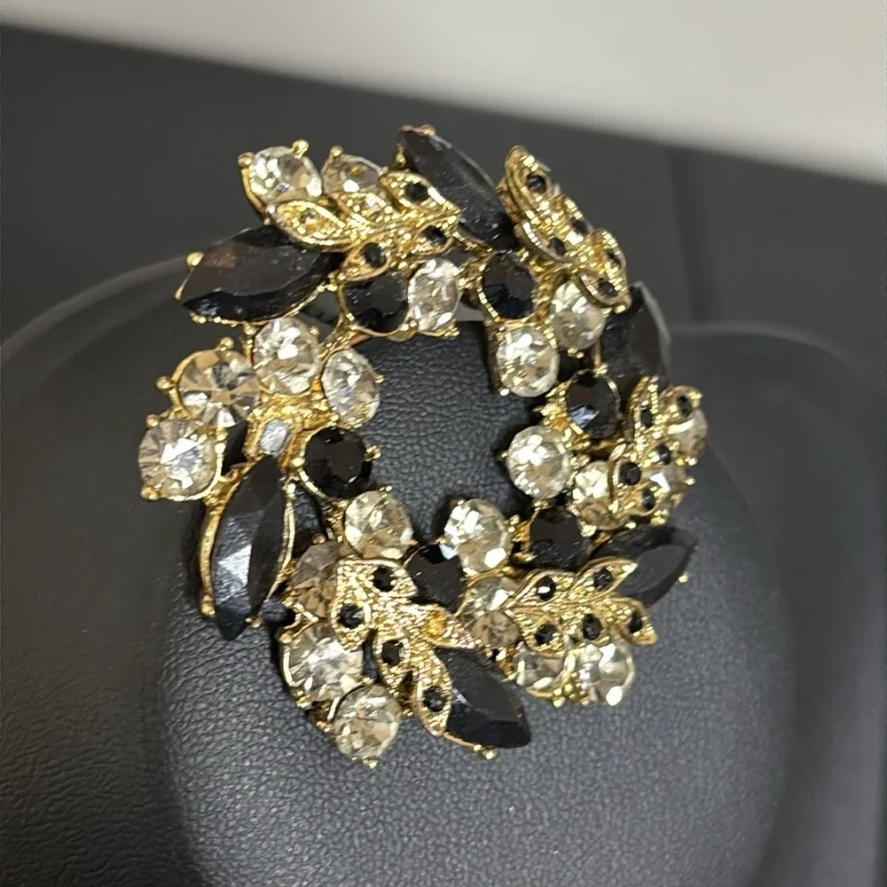 Vintage Chic Black and Gold Crystal Rhinestone Brooch